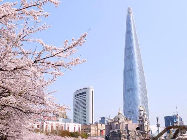Lotte Hotel World — 1.9 km away from Asan Medical Center