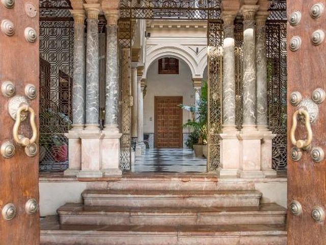 CoolRooms Palacio Villapanés 5 GL — 5 km away from FIBES Seville