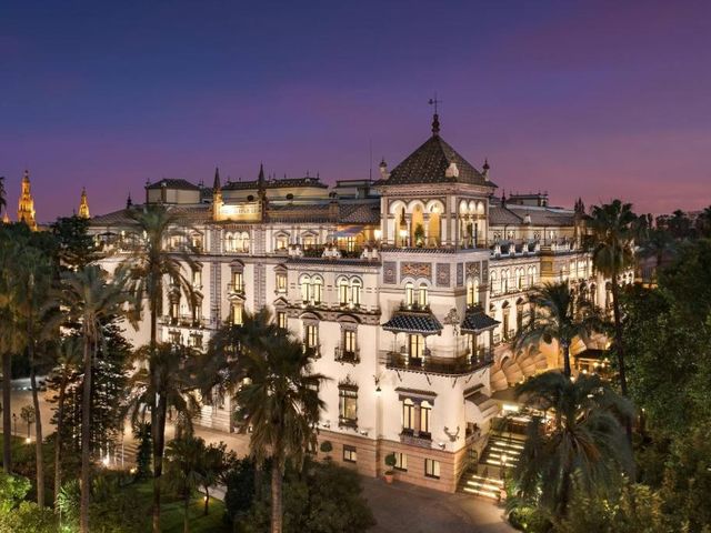 Hotel Alfonso XIII, a Luxury Collection Hotel, Seville — 250 m away from Real Alcazar
