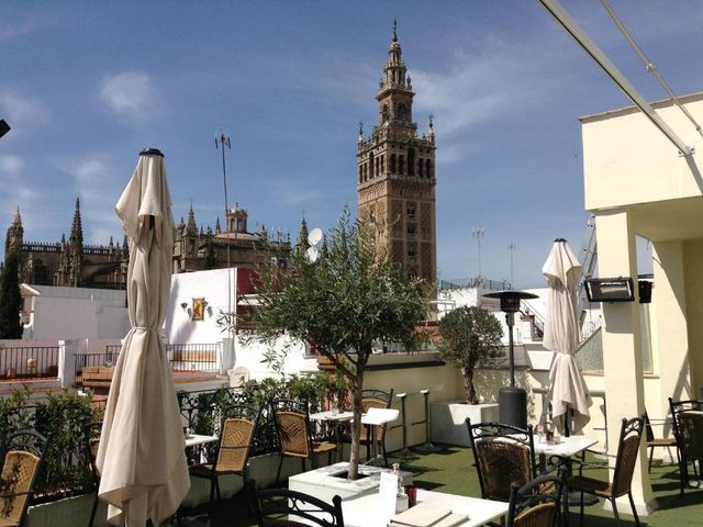 Hotel Palacio Alcázar — 200 m away from Seville Cathedral