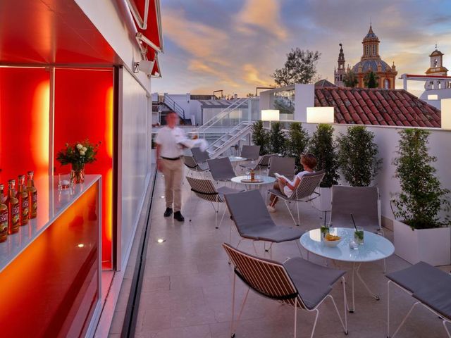 Hotel Rey Alfonso X — 1.6 km away from Estadio Ramon Sanchez-Pizjuan