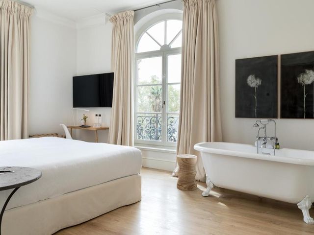 Hotel Tayko Sevilla — 300 m away from Real Alcazar