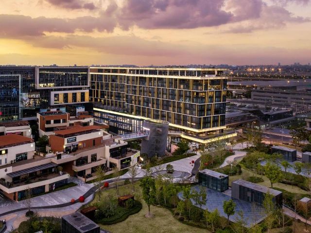 Cordis Shanghai Hongqiao (Langham Hospitality Group) — 1.9 km from the airport