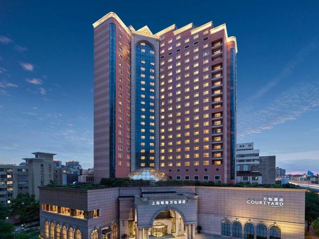 Courtyard by Marriott Shanghai Hongkou — 1.2 km away from Fudan University