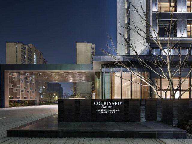 Courtyard by Marriott Shanghai Hongqiao — 1.2 km away from National Exhibition and Convention Center