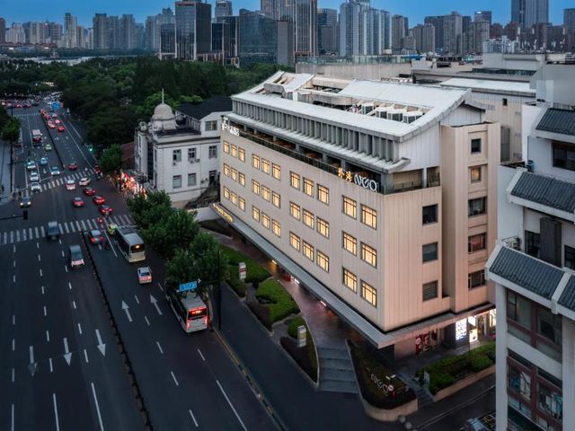 Crystal Hotel Shanghai Yu Garden The Bund — 200 m away from Yu Garden