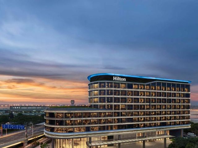 Hilton Shanghai Hongqiao International Airport — 1.4 km from the airport