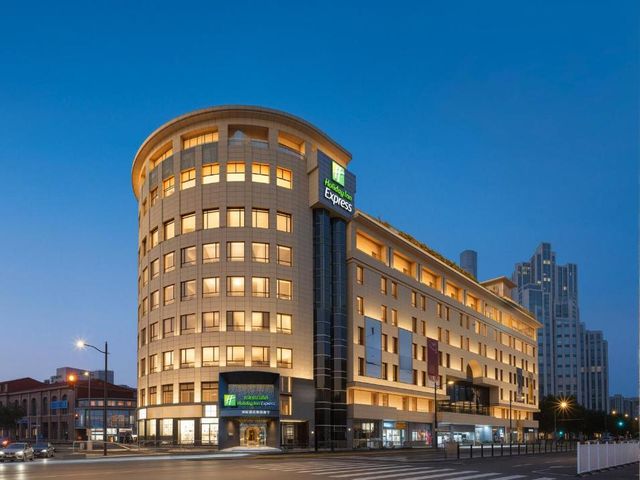 Holiday Inn Express Shanghai on The Bund by IHG — 300 m away from Yu Garden