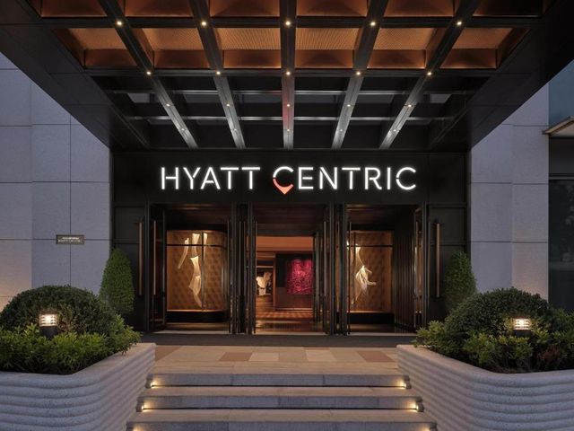 Hyatt Centric Zhongshan Park Shanghai — 1 km away from Zhongshan Hospital
