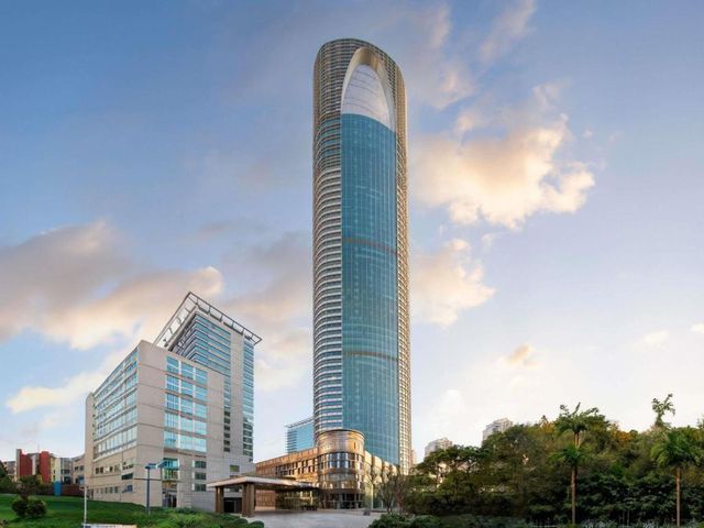 Pullman Shanghai Central — 900 m away from Ruijin Hospital Shanghai