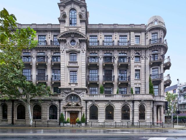 Shanghai Bund Shamei Building Treasure Hotel — 300 m away from The Bund