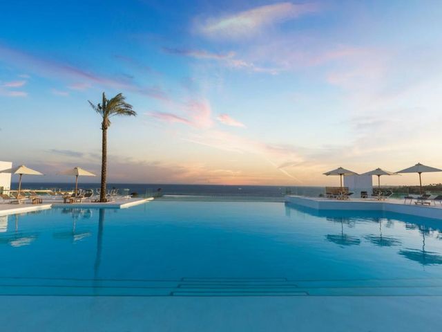White Hills Resort — 1.4 km from the airport
