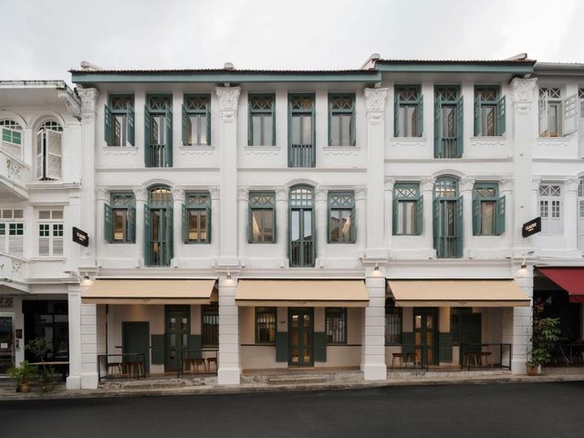 Claude Hotel — 800 m away from Singapore General Hospital
