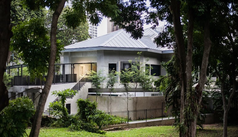 Lloyds Inn — Orchard Road