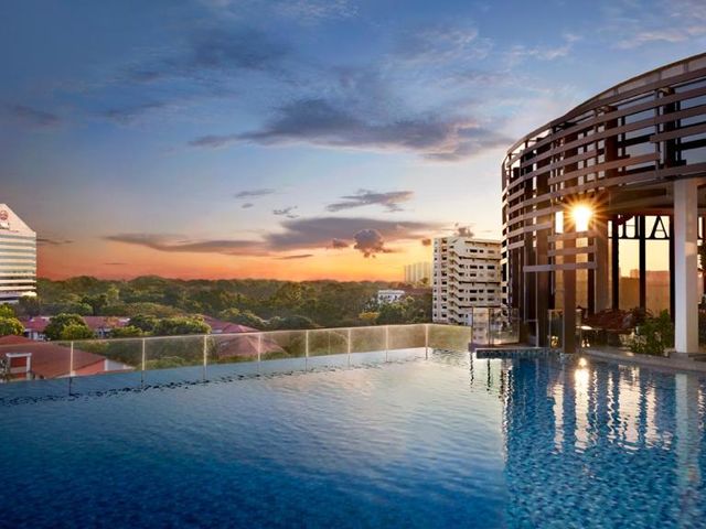 Momentus Hotel Alexandra — 3.4 km away from National University of Singapore