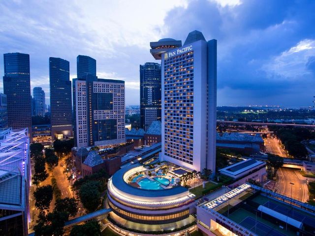 Pan Pacific Singapore — 1.3 km away from Gardens by the Bay