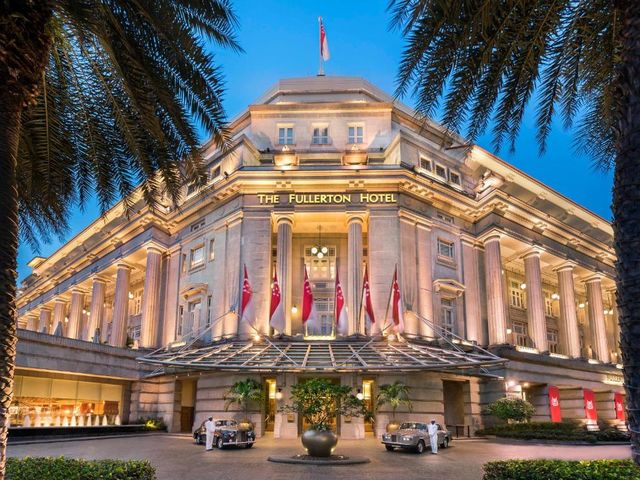 The Fullerton Hotel Singapore — 1.3 km away from Gardens by the Bay