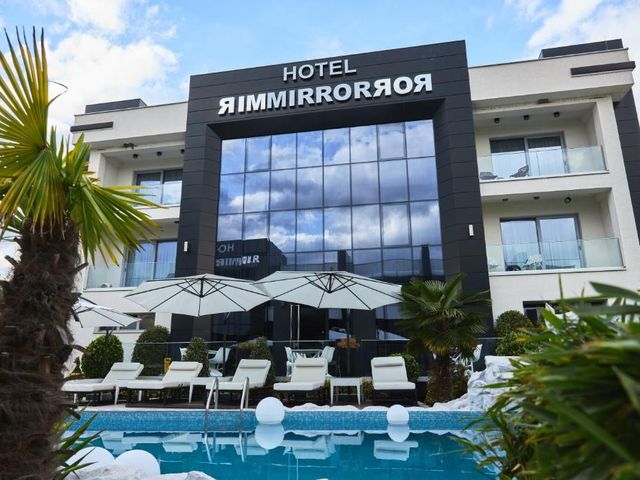 Hotel Mirror — 2.4 km from the airport
