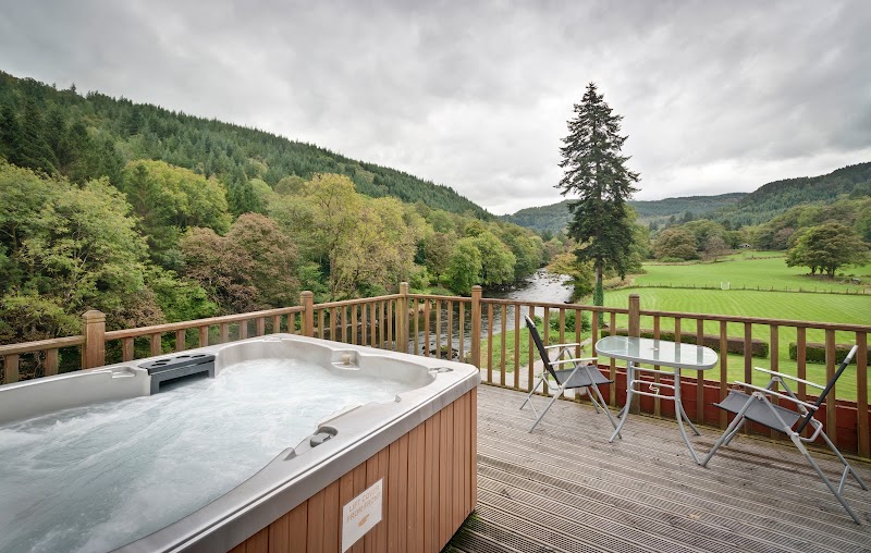 Craig-y-Dderwen Riverside Hotel — Nearby the River Conwy