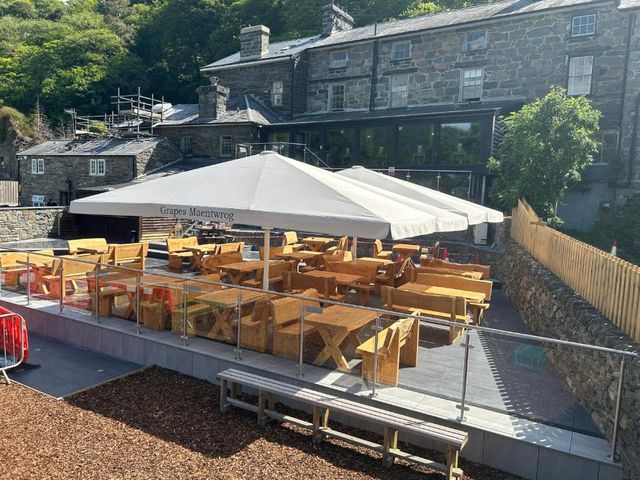 Grapes Hotel, Bar & Restaurant Snowdonia Nr Zip World — 8.3 km away from Portmeirion Village Snowdonia