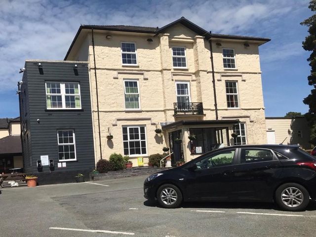 Padarn Hotel — 6.2 km away from Mount Snowdon Snowdonia