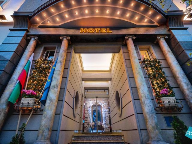 Art 'Otel — 700 m away from National Palace of Culture