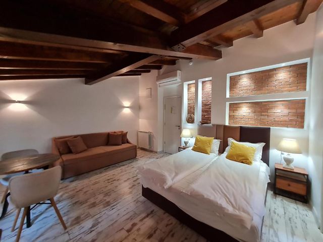 Hotel House K21 — 800 m away from Alexander Nevsky Cathedral