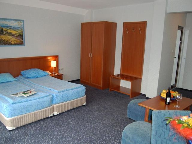 Hotel Kibella — 3.6 km from the airport