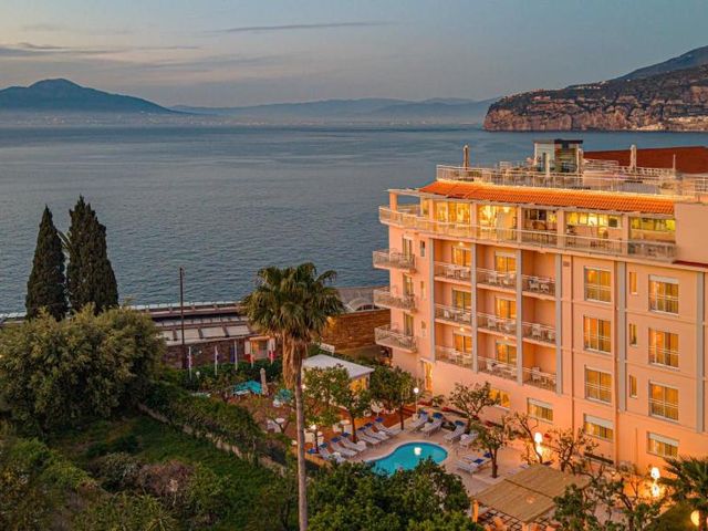 Boutique Hotel Regina — 300 m away from Marina Grande Sorrento