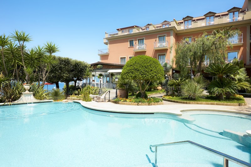 Grand Hotel Ambasciatori — Clifftop Centro