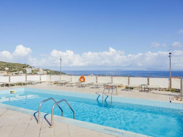 Grand Hotel Cesare Augusto — 100 m away from Valley of the Mills Sorrento