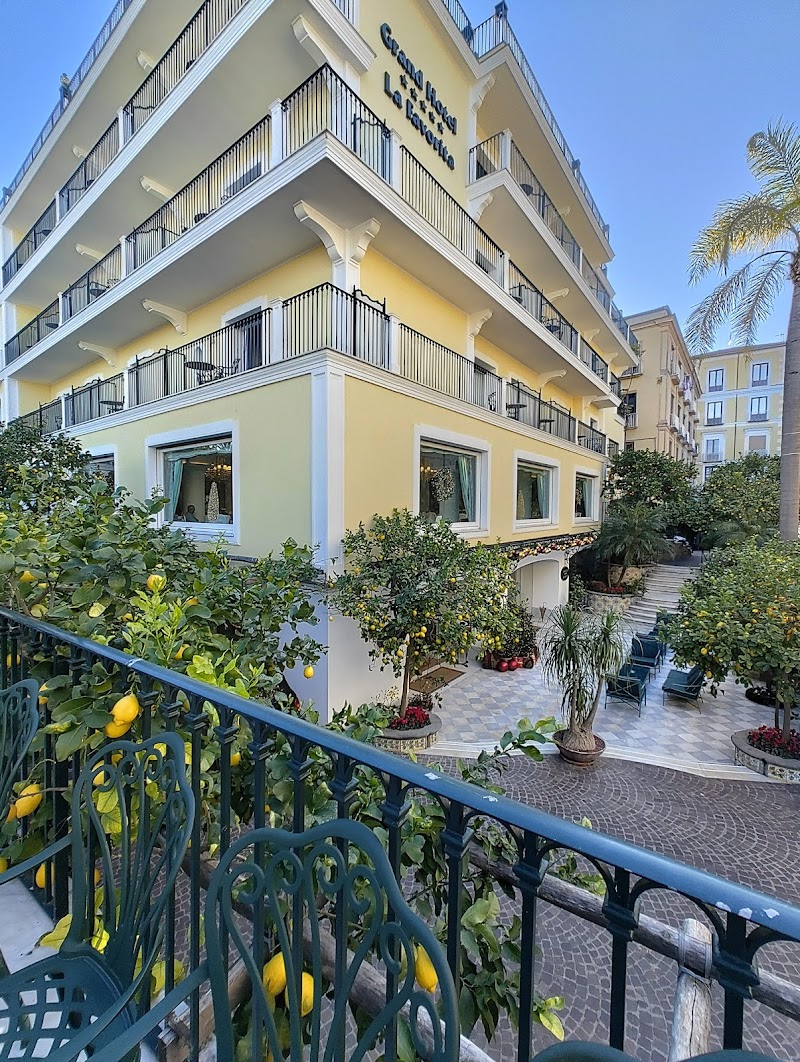 Grand Hotel La Favorita — Clifftop / Via Capo