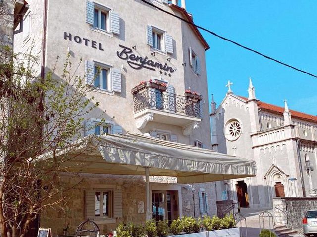 Benjamin Hotel — 3.4 km from the airport