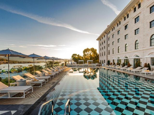 Hotel Brown Beach House & Spa — 3.9 km from the airport