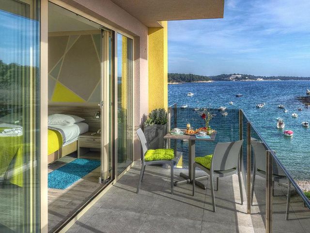 Hotel Modo — 3.7 km away from Dimensions Festival