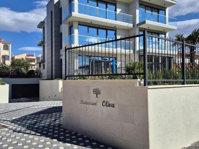 Hotel Oscar — 1.4 km from the airport