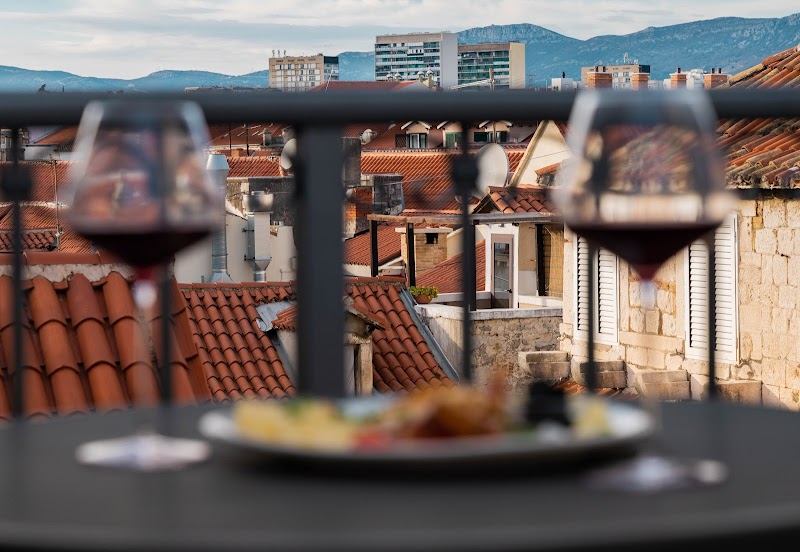 Hotel Slavija — Diocletian's Palace