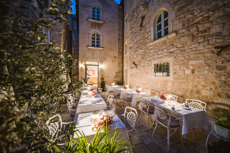 Hotel Vestibul Palace — Diocletian's Palace