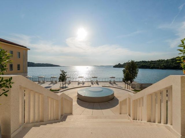 Monumenti Heritage Hotel&Resort — 2.4 km away from Dimensions Festival