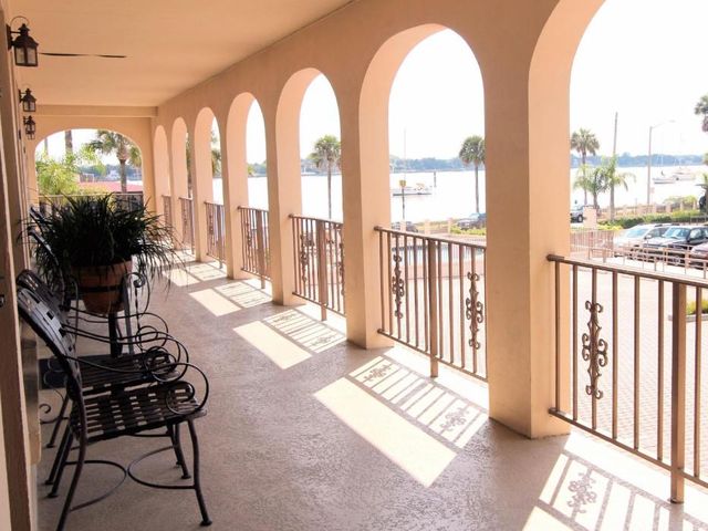 Bayfront Inn — 500 m away from Flagler College St Augustine