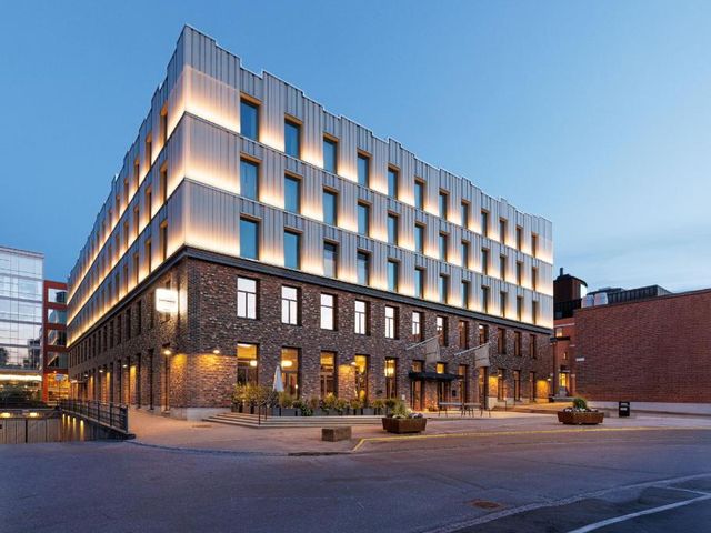 Home Hotel Tapetfabriken — 2.6 km away from Tele2 Arena