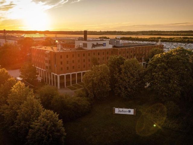 Radisson Blu Arlandia Hotel, Stockholm-Arlanda — 1.3 km from the airport