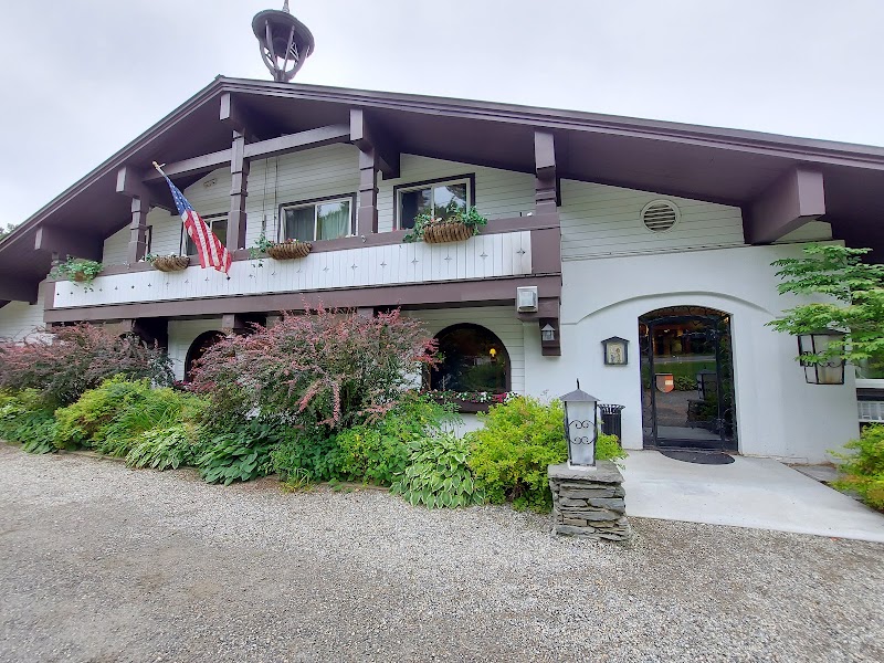 Northern Lights Lodge — Mountain Road