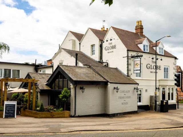 The Globe, Warwick, Warwickshire - Brunning & Price — 300 m away from Warwick Castle from Stratford