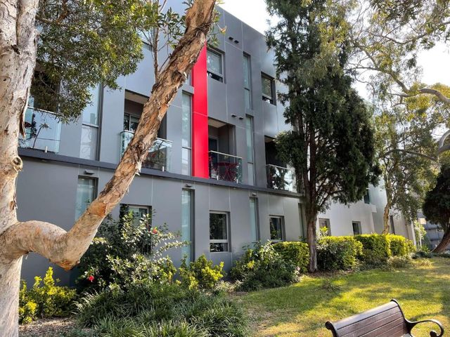 Best Western Plus Camperdown Suites — 700 m away from University of Sydney