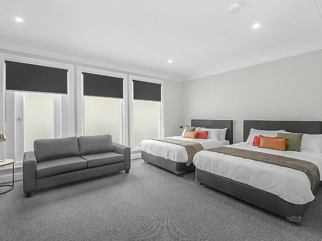 Horse and Jockey Hotel Homebush — 2.8 km away from Accor Stadium