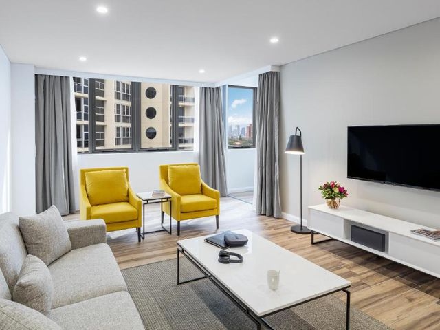 Meriton Suites Bondi Junction — 100 m away from Bondi Beach