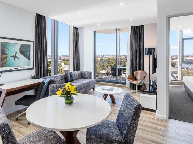 Meriton Suites Mascot Central — 1.4 km away from Laneway Festival Sydney