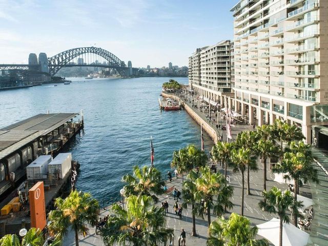 Pullman Quay Grand Sydney Harbour — 450 m away from Sydney Opera House