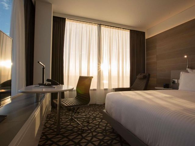 Pullman Sydney Airport — 1.5 km from the airport